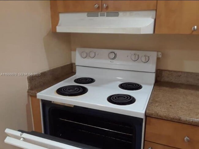 Building Photo - 5 Olive Dr