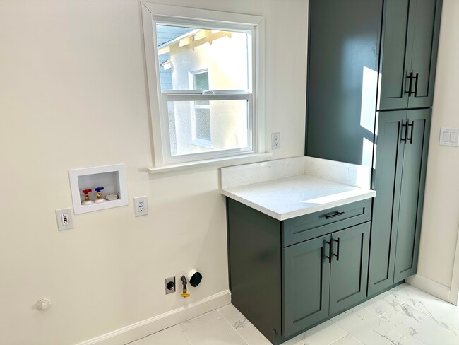 Building Photo - 7360 Hesperia Ave