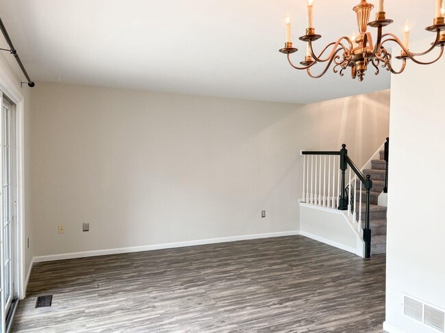 Building Photo - 180 Deer Run Ct
