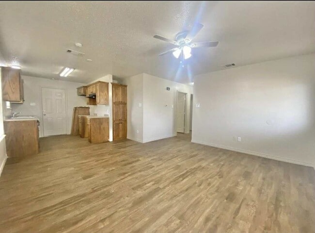 Building Photo - Updated house in East Lubbock