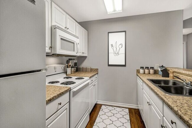 Building Photo - TOUR TODAY! 2 Bedroom 2 Bath Duplex at Mansion Creek in Tyler! 1/2 OFF your first full month’s rent!