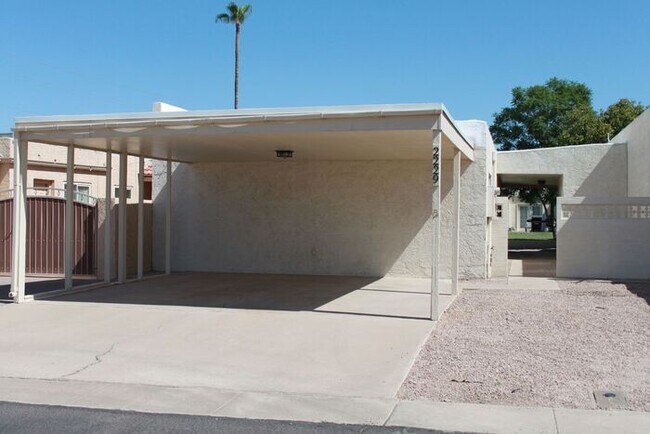 Building Photo - Awesome Mesa Location! Recker and Brown