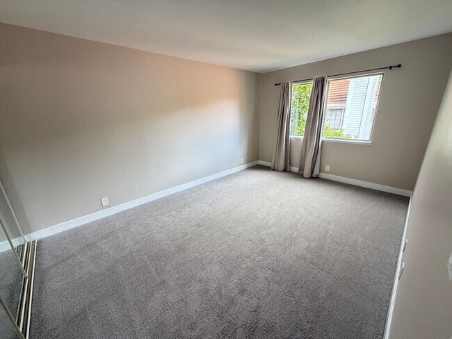 Building Photo - 2 BED 1.5 BATH CONDO IN WALNUT CREEK