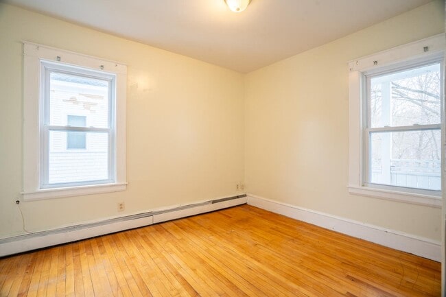 Building Photo - 7 Mulberry St