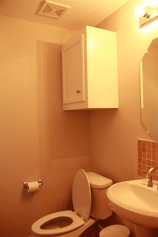 Building Photo - 3703 Main Poplar Dr