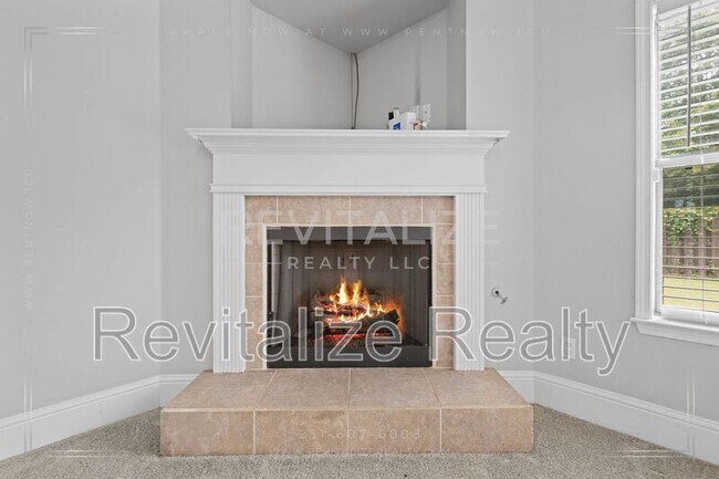Building Photo - 11070 Courtland Ct