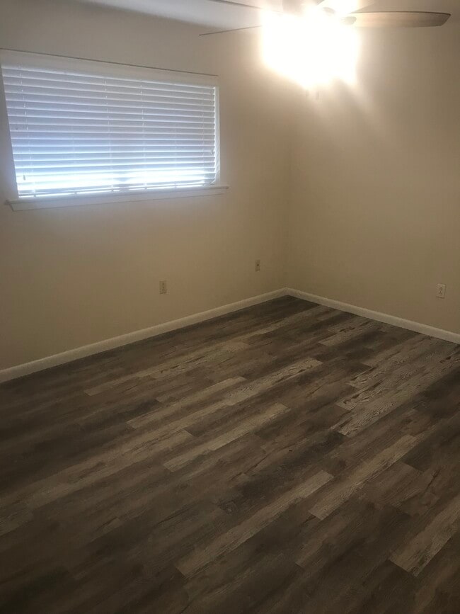 Building Photo - 6465 Park Manor Dr