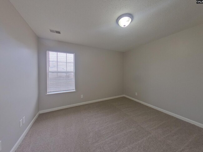 Building Photo - 415 Fox Trot Dr