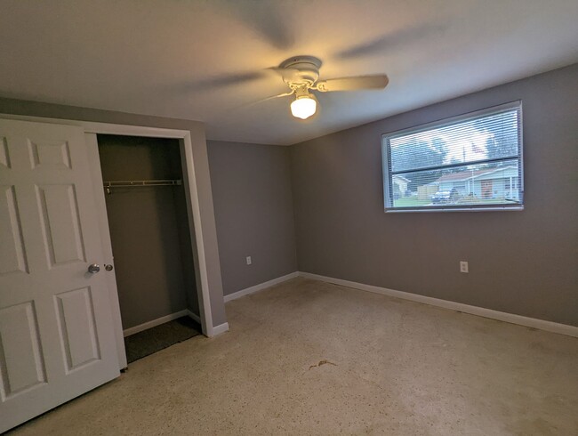 Building Photo - Nicely Sized One Bedroom House in Bevelry ...