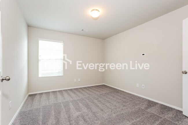 Building Photo - 1071 Huntington Dr