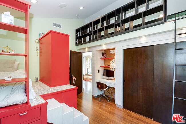 Building Photo - 4233 Shadyglade Ave