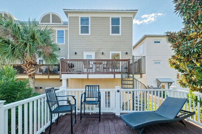 Building Photo - 22022 Front Beach Rd