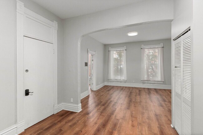 Building Photo - 2139 W Chicago Ave
