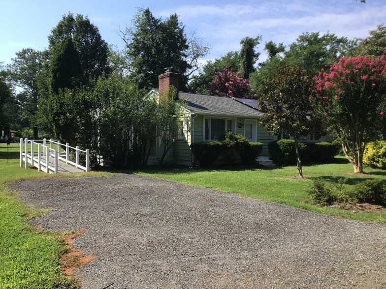 Primary Photo - 43855 Bardmore Way