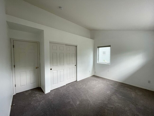 Building Photo - Fantastic Bethany Home with Attached Garag...