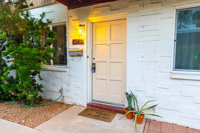 Building Photo - 2812 S Mill Ave