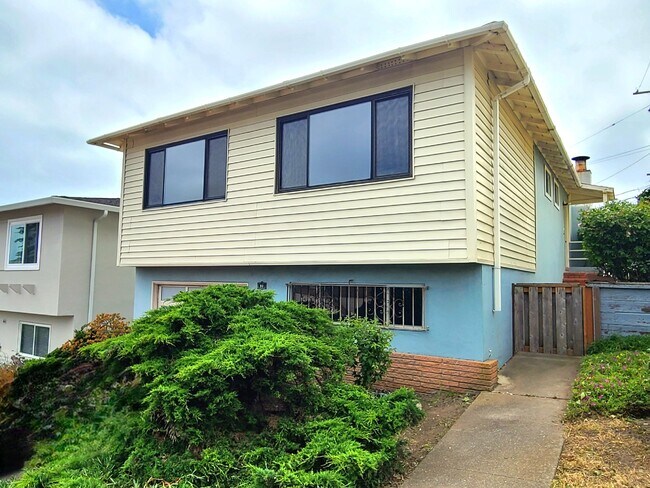 Building Photo - 90 Westline Dr
