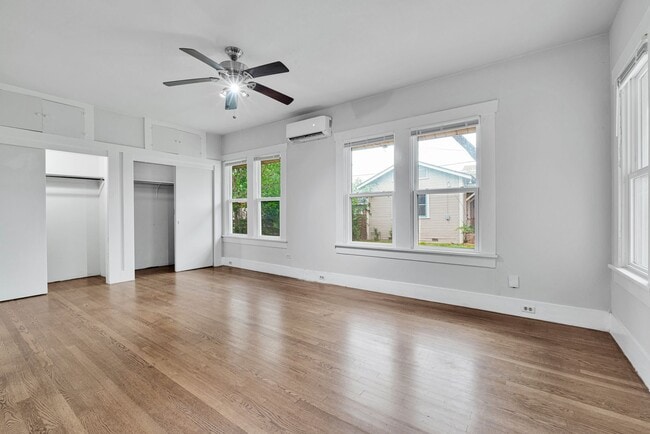 Building Photo - Charming Craftsman Style Home in Tobin Hill!