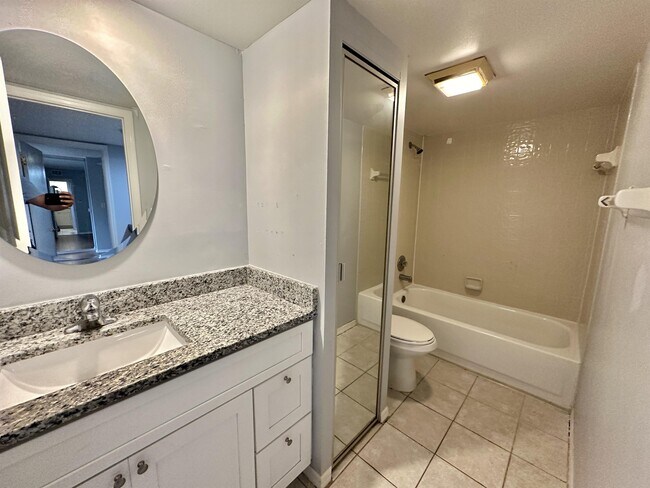 Building Photo - 5363 Bamboo Ct