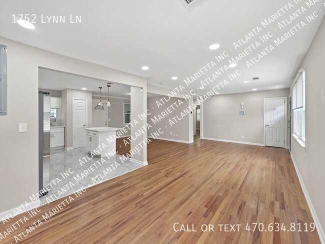 Building Photo - 1752 Lynn Ln