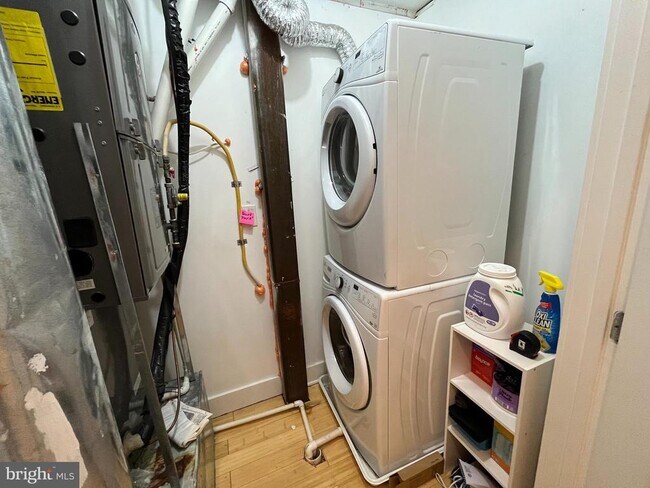 Building Photo - 1013 V St NW