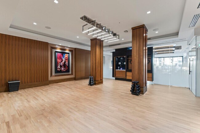 Building Photo - 6587 N Palmeraie Blvd