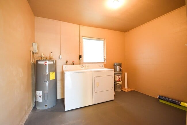 Building Photo - 3072 Jennings Dr