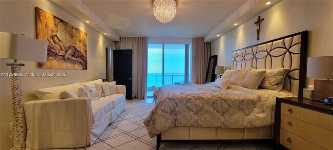 Building Photo - 1331 Brickell Bay Dr