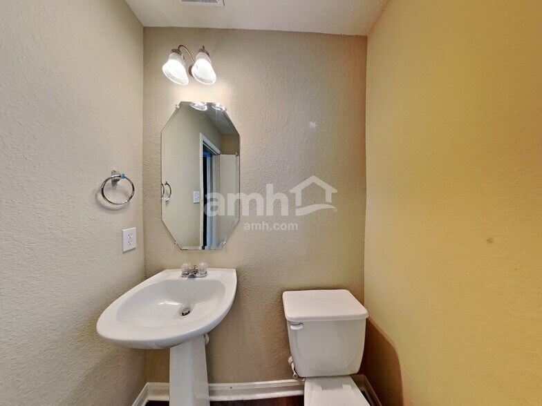 Building Photo - 18107 Shallow Leaf Ln