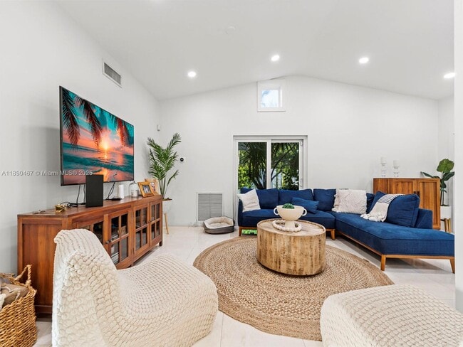 Building Photo - 10921 SW 116th Ave