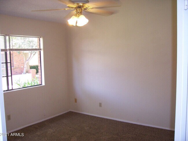 Building Photo - 2 bed Townhouse near Downtown Gilbert
