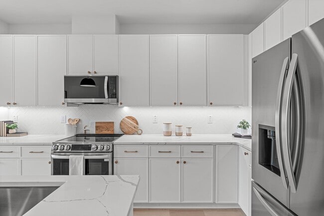 Building Photo - Luxurious New Construction 4BD, 4BA Downto...