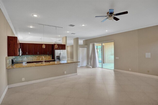 Building Photo - 5977 NW 73rd Ct