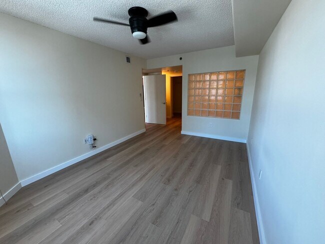 Building Photo - 2/2/2 at One Archer Lane, Mountain Views, Great Location!