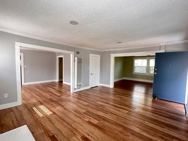 Building Photo - Upgraded Large Home