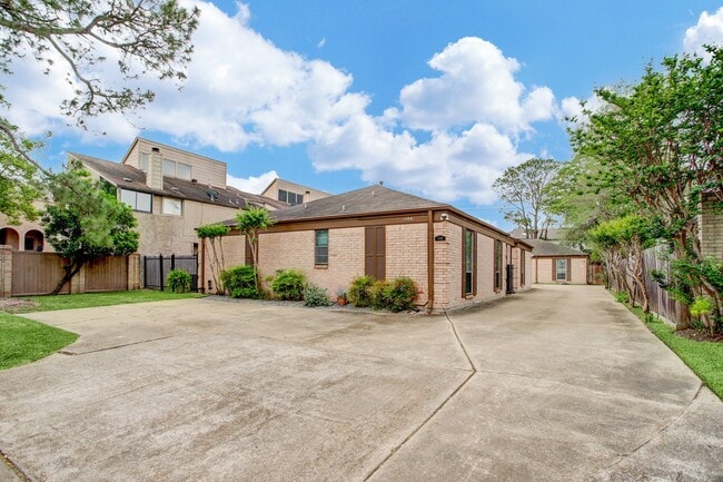 Building Photo - 1108 Nantucket Dr