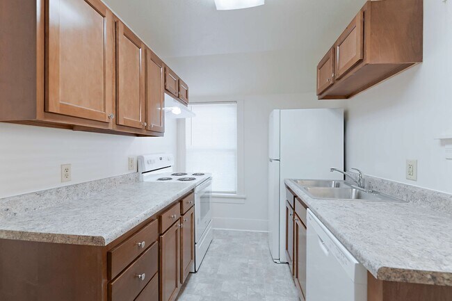 Building Photo - 1640 E ST-2