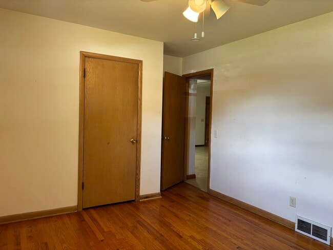 Building Photo - 6321 Roselawn Ave