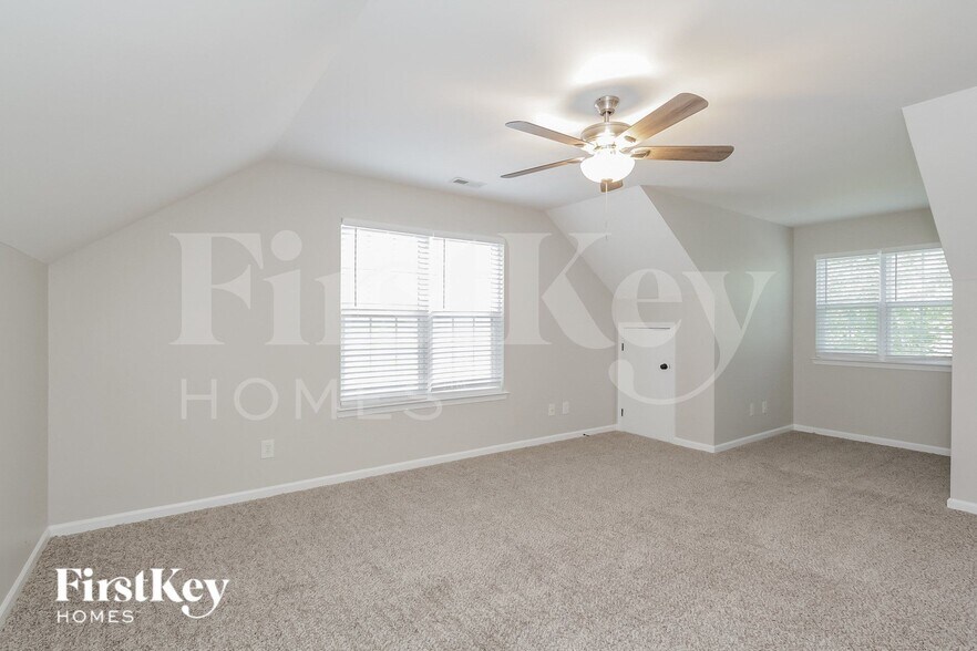 Building Photo - 9220 Ducati Ln