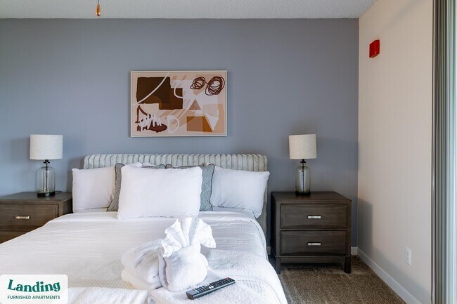 Building Photo - 1000 Palm Pl Dr NE