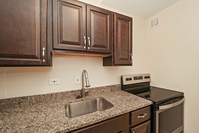 Building Photo - One month free rent with a lease start date on or before February 28th, 2026! 1 bedroom 1 bathroo...
