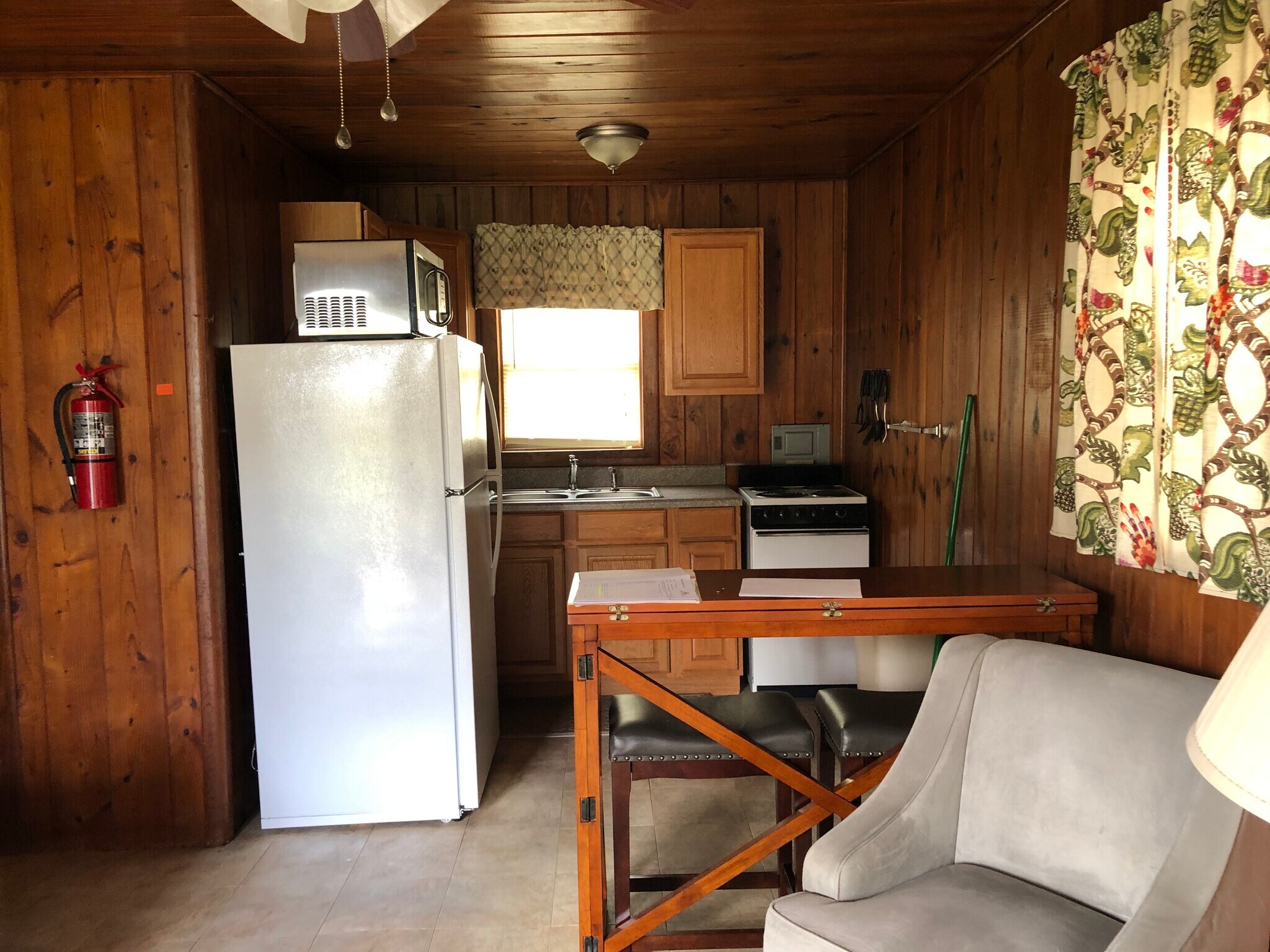 Open concept (comes unfurnished) - 2854 Tindel Camp Rd