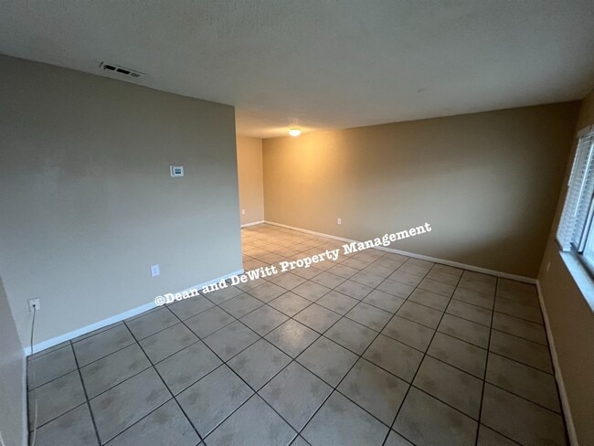 Building Photo - 1 Bed/1 Bath - Unit 228