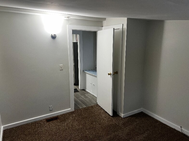 Building Photo - 19 E James St