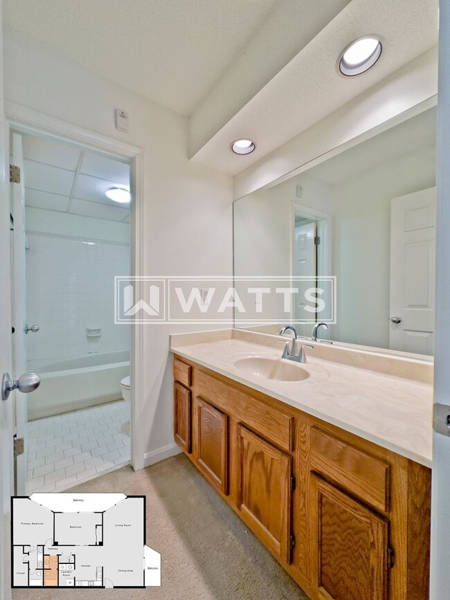Building Photo - Spacious 2-Bed, 2-Bath Condo at Regency Te...