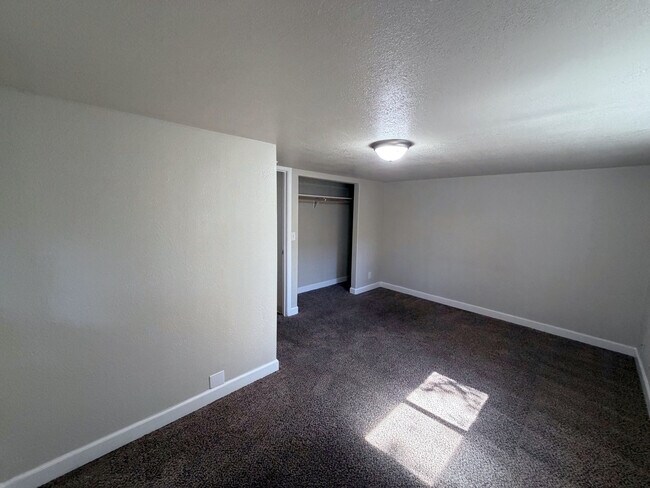 Building Photo - 1311 S 3rd Ave