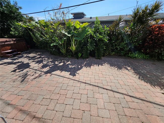 Building Photo - 2016 NE 26th Dr