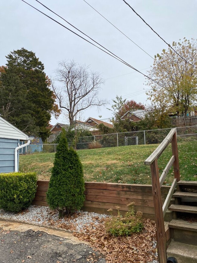 Building Photo - Move In Ready! Beautiful 3B 1b home in Lindenwood Park FIRST MONTH FREE