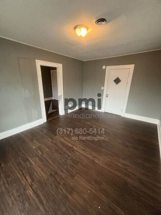 Building Photo - 215 1/2 S Madison Ave