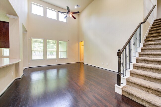 Building Photo - 15727 Whisper Woods Dr